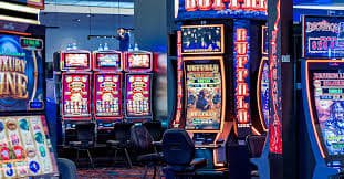 Celebration of recent winner enjoying slot online jackpot on 777pub apk